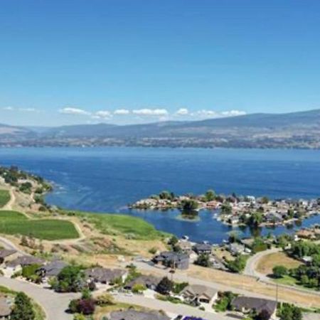 Lake View Yellow House By Winary Resort West Kelowna Exterior foto