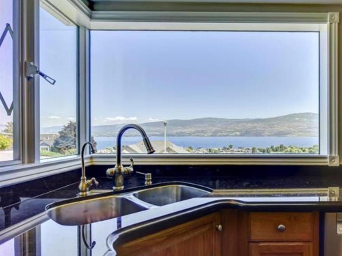 Lake View Yellow House By Winary Resort West Kelowna Exterior foto