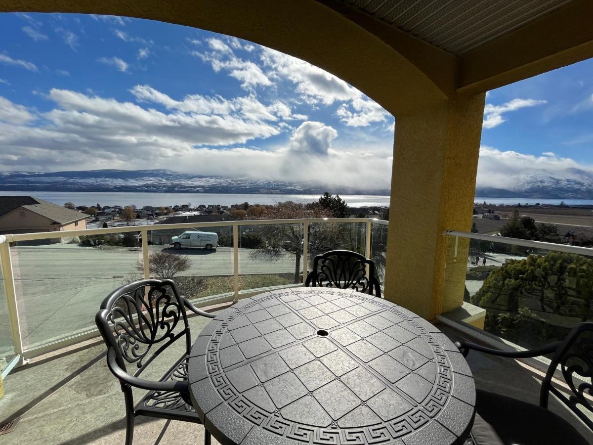 Lake View Yellow House By Winary Resort West Kelowna Exterior foto